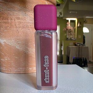 About Face Blurred Matte Lip Plump